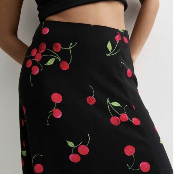 NWT cherry print midi skirt petite 4P - Picture 3 of 4